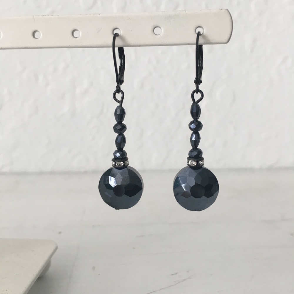 Elegant black drop earrings 🖤